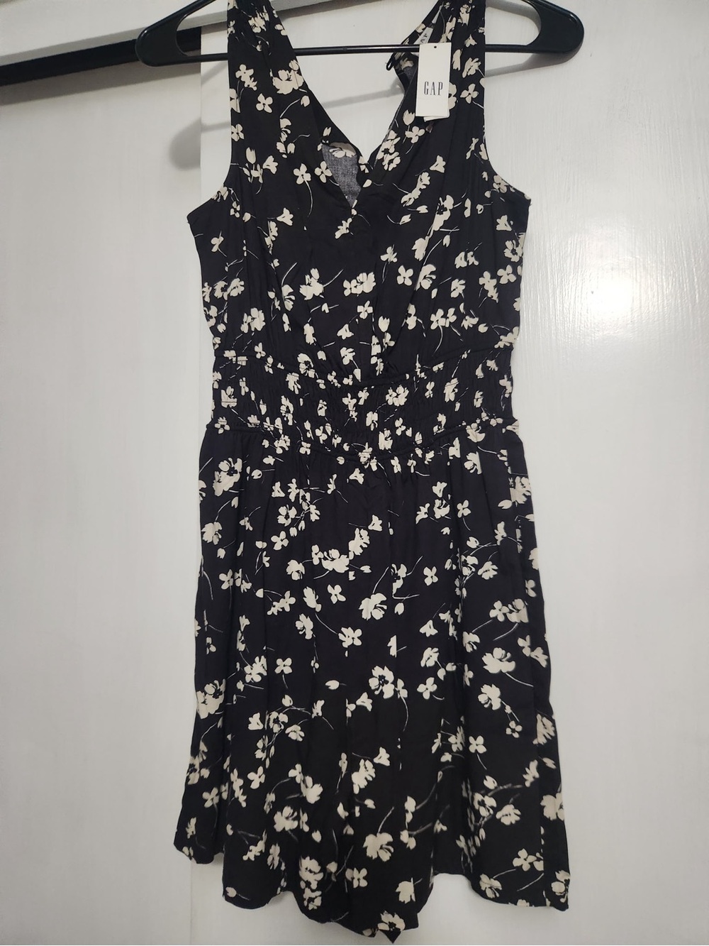 GAP Black and White Floral V-Neck Mini Dress NWT
